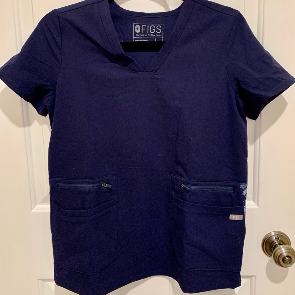 FIGS scrub top navy